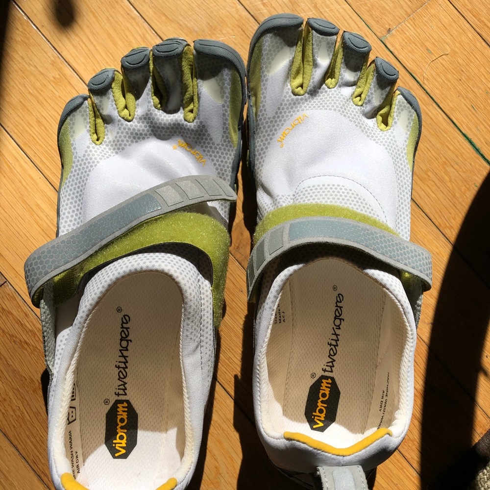 NEW Vibram five finger shoes